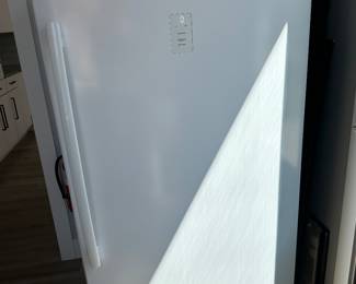 GE Fridge/freezer in excellent condition $200