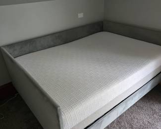 Queen size daybed with frame and memory foam mattress 