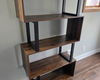 Zig zag bookshelf