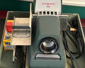 Argus Slide Projector w/ Case