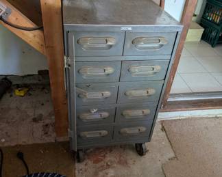 Heavy-duty rolling cabinet, ball-bearing drawer glides 