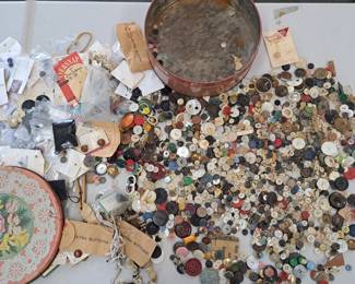 GRANDMAS BUTTON LOT