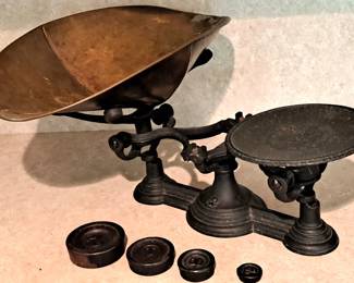 ANTIQUE SCALE