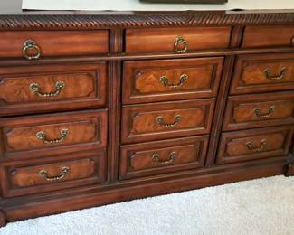 DRESSER