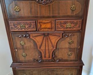 ANTIQUE DRESSER