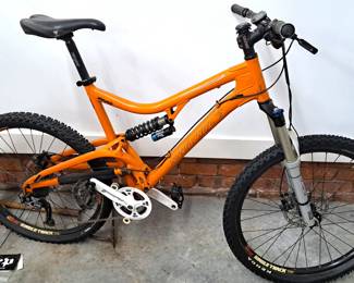 MOUNTAIN BIKE 