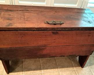 ANTIQUE FEED GRAIN BIN W LID
