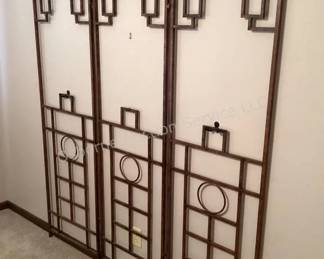 Metal room divider