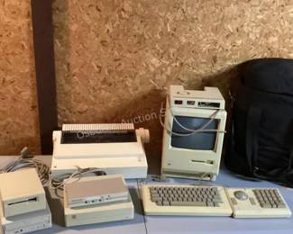 Macintosch Plus 1MB plus accessories
