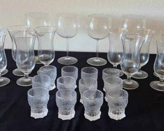 LU105Vintage Glassware Set 
