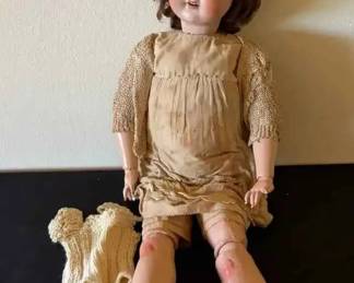 LU107Vintage Porcelain Doll 