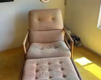 LU106MidCentury Modern Chair And Hanging Lamp