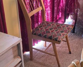 6 of these chairs & 2 arm chairs w/dining room table 
