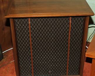 Pair of Large Sansui SP 3005 3 way 6 Speakers 