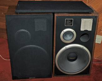 Pair of Marantz SP 1515 Stereo Speakers 