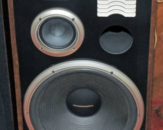 Pair of Marantz SP 1515 Stereo Speakers 