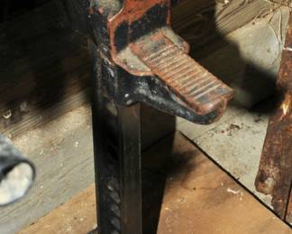 Vertical Jack