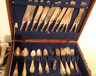 Super Plate 81-pc. set of flatware