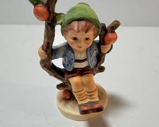Goebel Hummel "Apple Tree Boy" Figurine #142 3/0