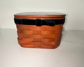 Vintage Hand-Painted Woven Basket Purse with Romantic Couple Scene