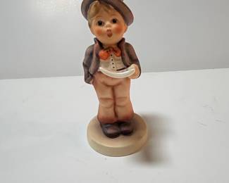 Hummel "Street Singer" Figurine #131