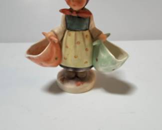 Goebel Hummel "Mother's Darling" Figurine #175