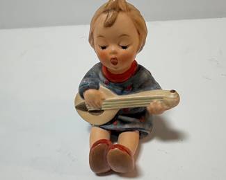 Hummel "Little Troubadour" Figurine #558