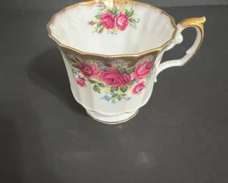 Elizabethan Fine Bone China Teacup with Roses