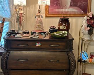 Bombay chest