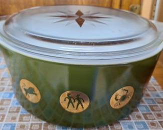 Vintage Pyrex casserole dish with lid