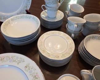 Towne House vintage china 'Georgia' pattern, service for 8
