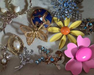 Assortment of vintage pins and brooches