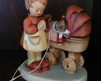 Goebel Hummel 'Doll Mother' figurine