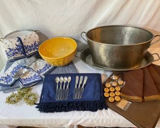 Yearround Dining Table Dressings