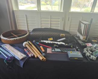 Akai EW, drum sticks, Yamaha 