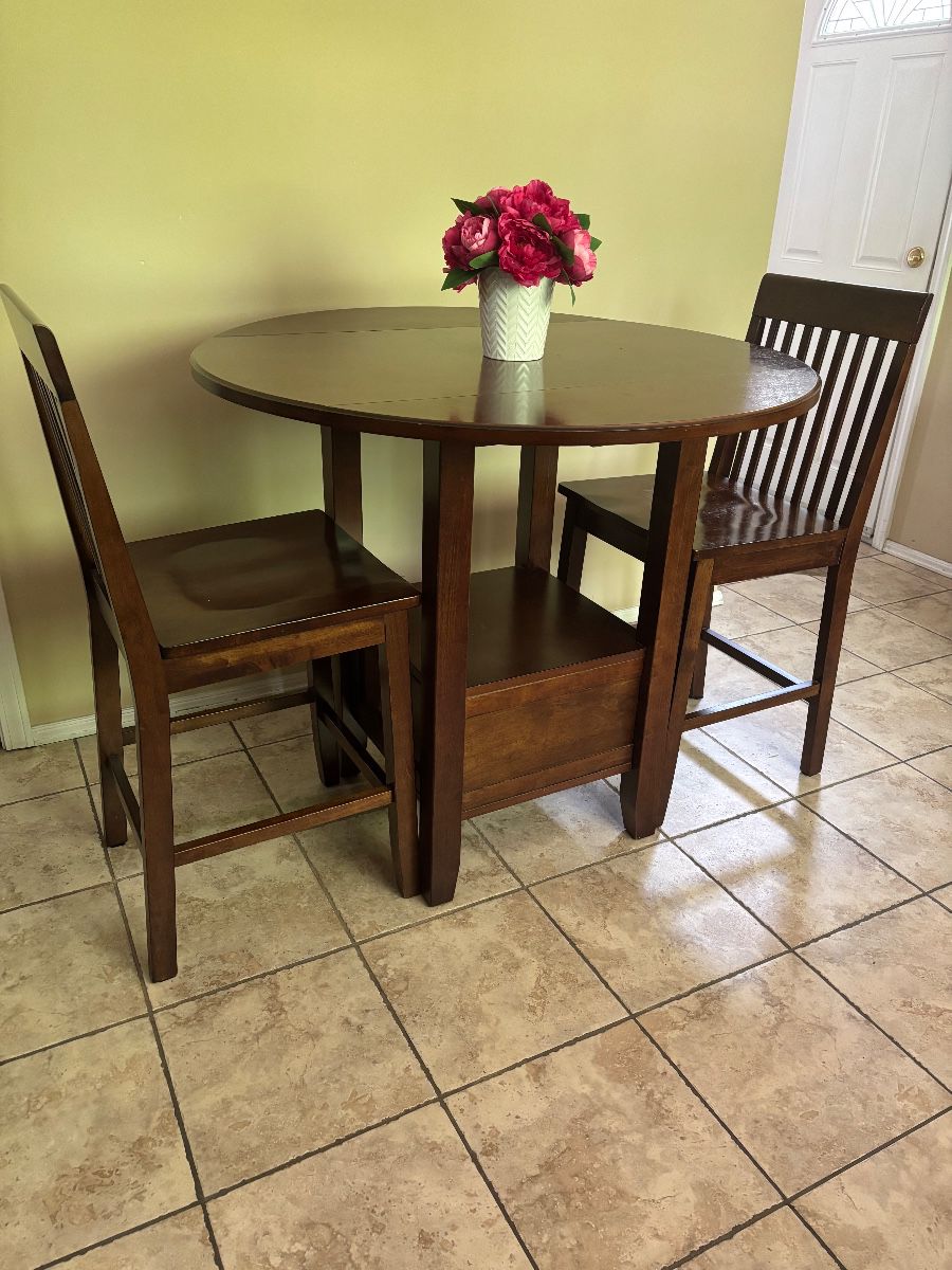 HIGH TOP DINETTE TABLE WITH BARSTOOLS
