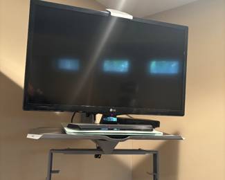 TV W/ MOUNT