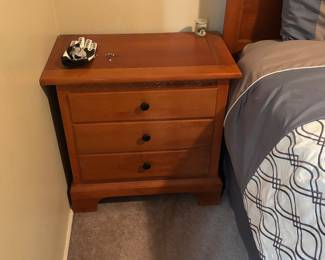 NIGHT STAND 