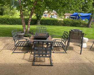 PATIO TABLE 4 CHAIRS