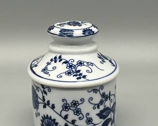 Vienna Woods Blue Onion Sugar Bowl