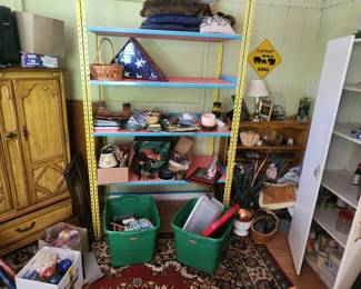 Assorted decor 