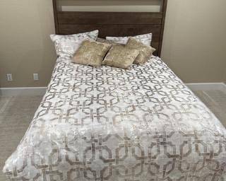 Tempur-Pedic Pro Adapt Mattress Like New, with Bed Frame and Linens 