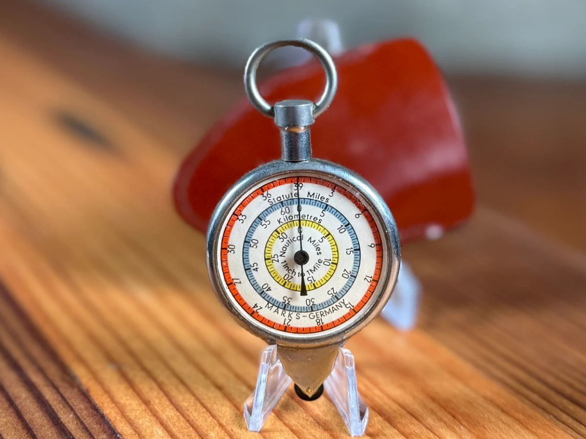 This lot features an antique German opisometer in excellent condition and accompanied in a leather case.