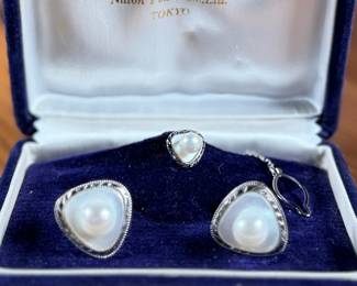 This lot features a cufflink set made of silver and housing genuine pearls.
