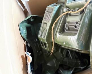 Halo Supreme Edition Master Chief costume, featuring detailed armor components and bodysuit. Includes helmet, chest piece, and other parts. Comes in its original packaging, which shows signs of wear, including creases and tears. Appears to be used and is sold as is. Ideal for collectors or cosplay enthusiasts.
