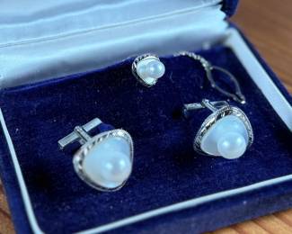 This lot features a cufflink set made of silver and housing genuine pearls.