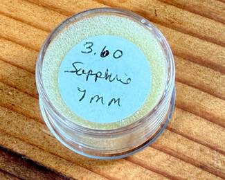 This lot features a pair of Sapphire gemstones (3.60 carats).