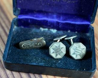 This lot features an antique cufflink set with a beautiful design and held in an antique case.