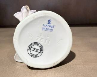 Lladro "Summer Stroll" Figurine