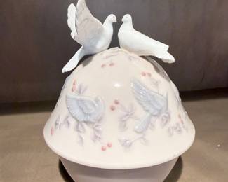 Lladro Porcelain "Couple of Doves" Figurine